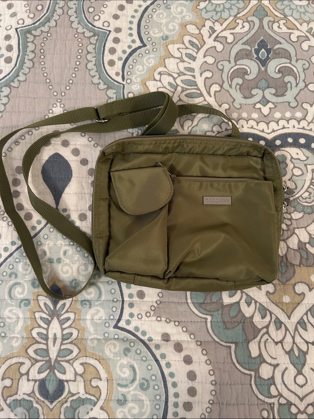 Baggallini Olive Green Nylon Crossbody Messenger Bag